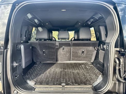 New 2026 Land Rover Defender 110 image 18