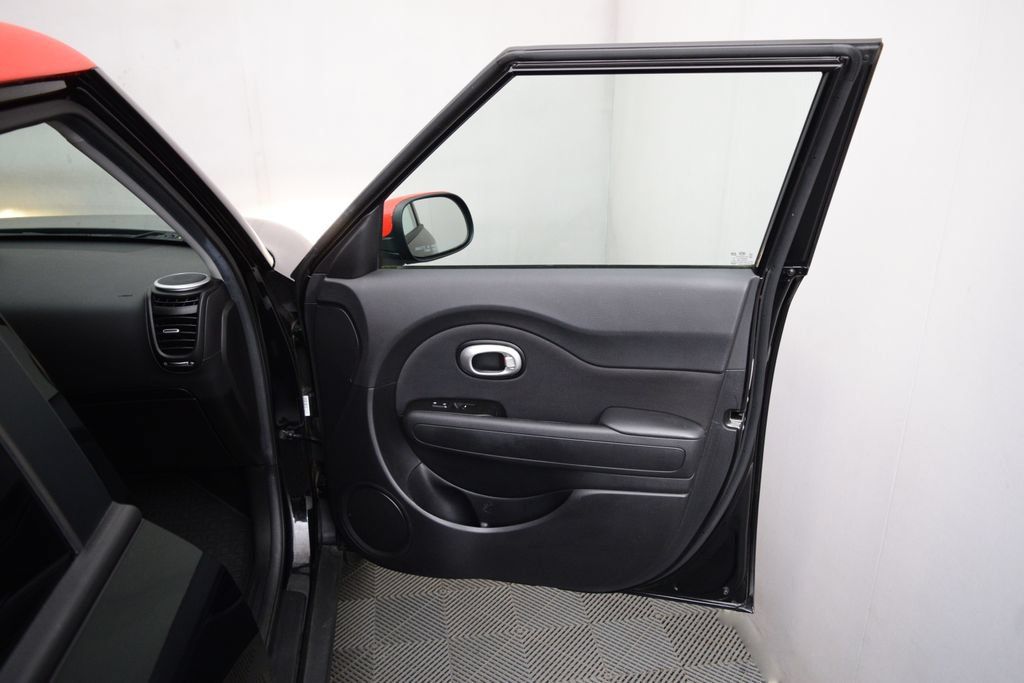 Used 2015 Kia Soul FWD image 16