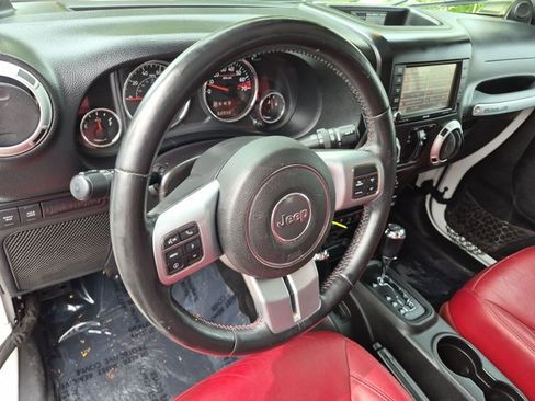 Used 2013 Jeep Wrangler Unlimited Rubicon AWD/4WD image 14