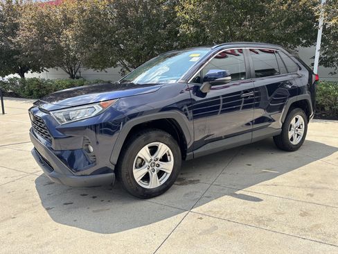 Used 2020 Toyota RAV4 XLE FWD image 3