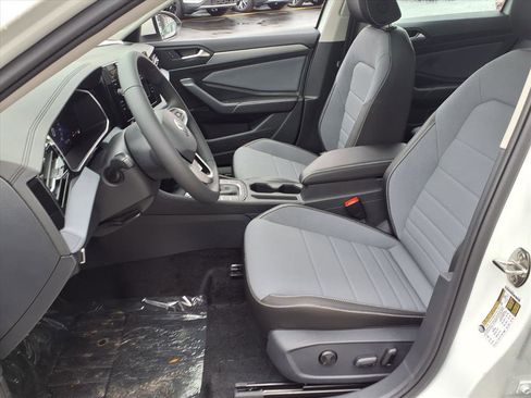 New 2026 Volkswagen Jetta SE image 4