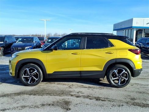 Used 2023 Chevrolet TrailBlazer RS w/ Sun and Liftgate Package image 3