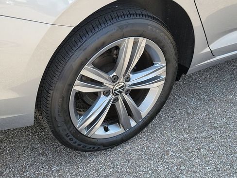 Used 2024 Volkswagen Jetta SE FWD image 5