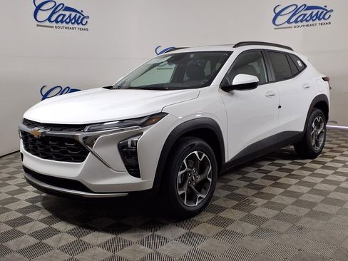 New 2026 Chevrolet Trax LT w/ Sunroof Package FWD image 7