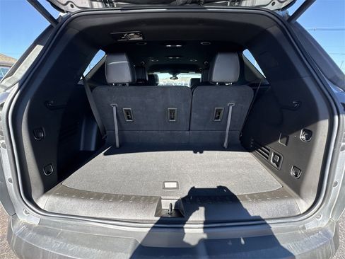 Used 2023 Chevrolet Traverse LT image 24