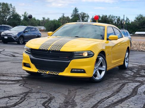 Used 2017 Dodge Charger R/T RWD image 1