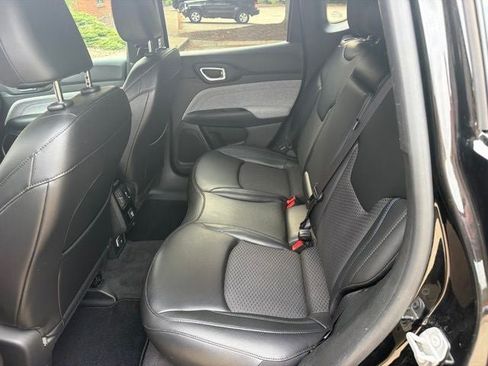Used 2023 Jeep Compass Latitude AWD/4WD image 18