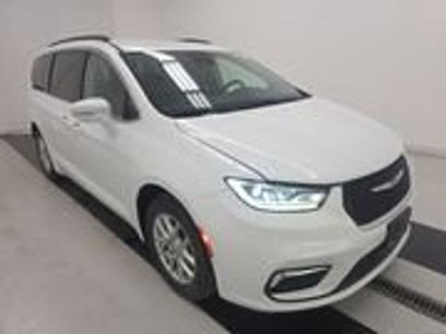 Used 2022 Chrysler Pacifica Touring-L w/ Uconnect Theater Family Group