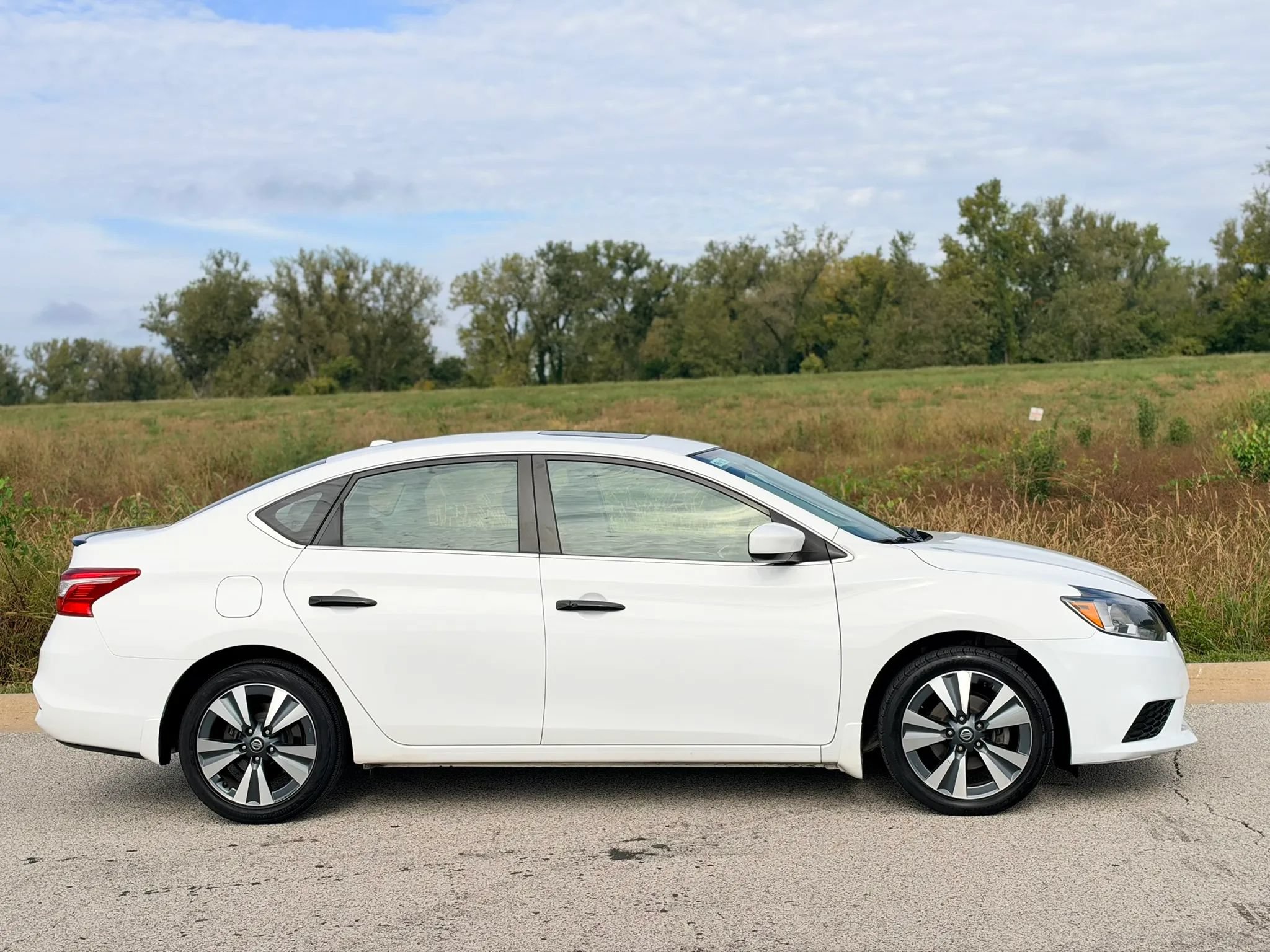 Used 2019 Nissan Sentra SV w/ Special Edition Package FWD image 36