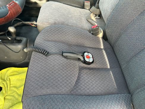 Used 2004 GMC Sierra 3500 W/T w/ Heavy-Duty Power Package image 28