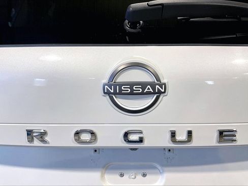 Used 2022 Nissan Rogue SV image 8