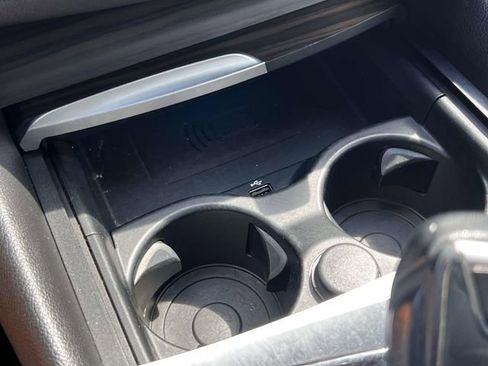 Used 2022 BMW 530e w/ Premium Package image 33