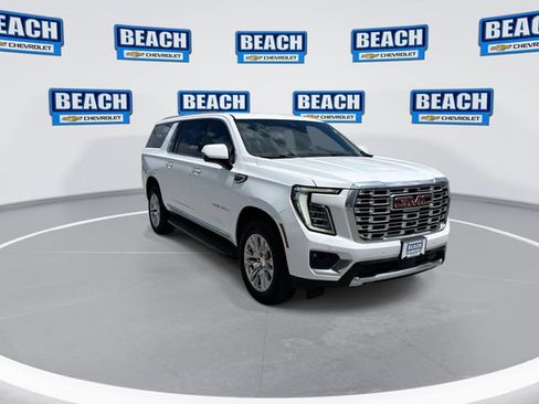 Used 2025 GMC Yukon XL Denali AWD/4WD image 3