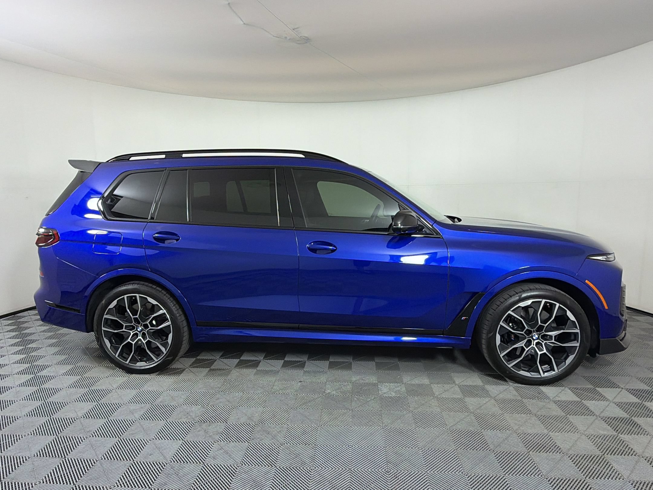 Used 2025 BMW X7 M60i w/ Executive Package AWD/4WD image 9