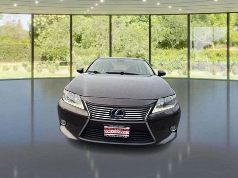 Used 2013 Lexus ES 300h w/ Luxury Pkg image 2