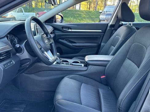 Used 2023 Nissan Altima 2.5 SV image 9
