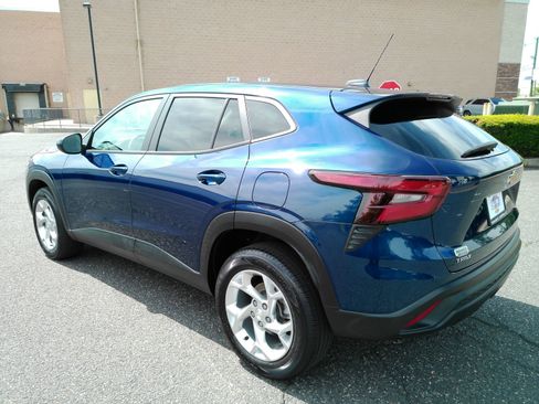Used 2024 Chevrolet Trax LS w/ LS Convenience Package FWD image 5