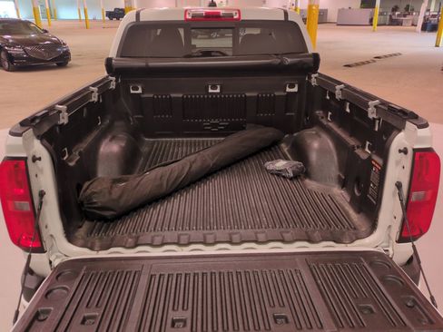 Used 2019 Chevrolet Colorado Z71 AWD/4WD image 12