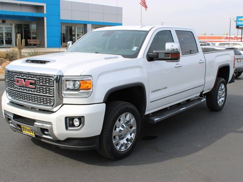 Used 2019 GMC Sierra 2500 Denali w/ Duramax Plus Package image 4