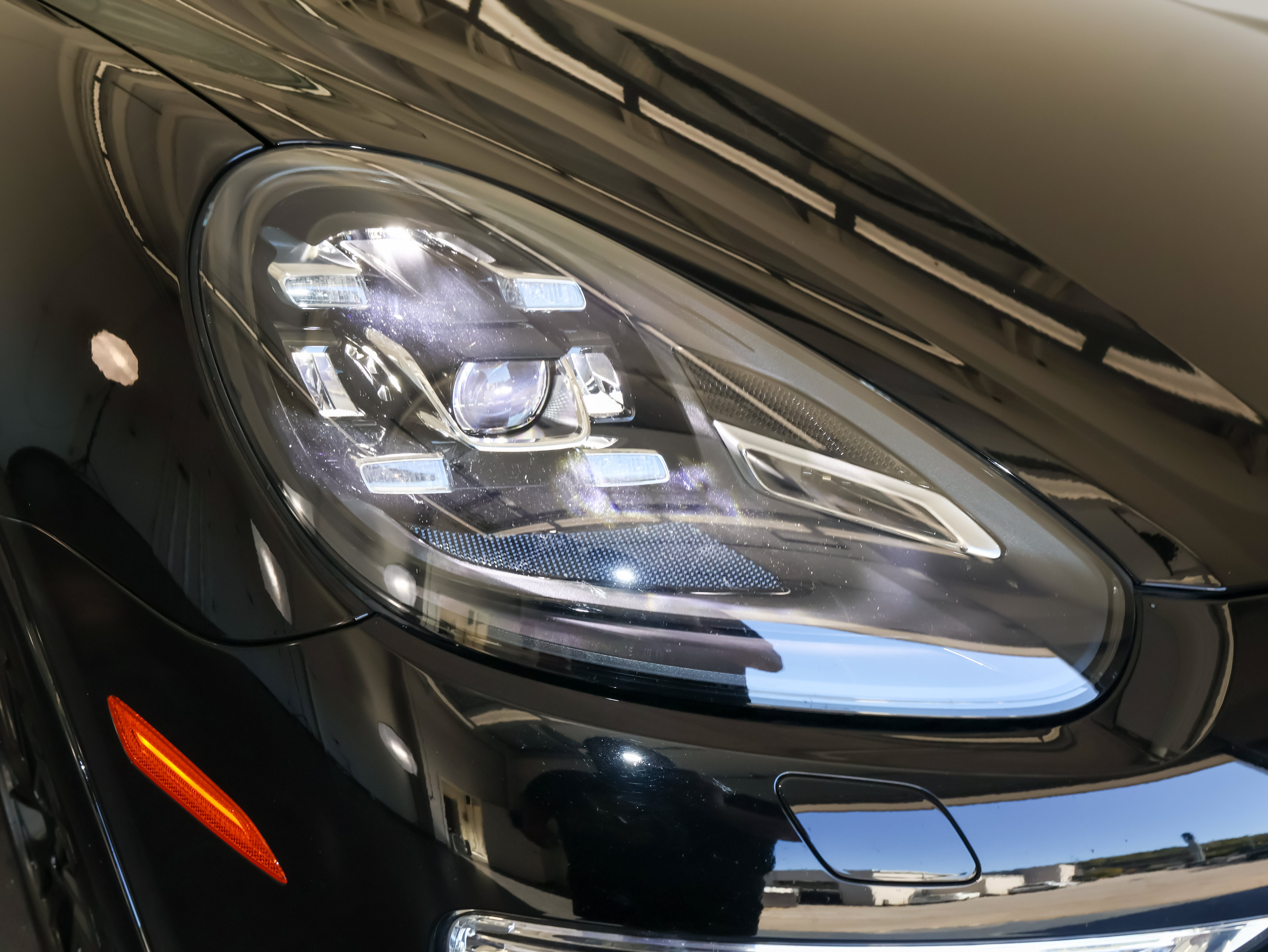 Used 2018 Porsche Cayenne Platinum Edition AWD/4WD image 48