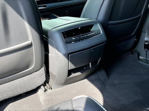 Used 2022 Cadillac Escalade Premium Luxury w/ Performance Package AWD/4WD image 35
