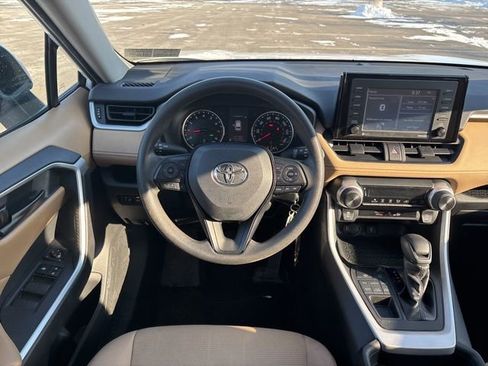 Used 2021 Toyota RAV4 LE image 21