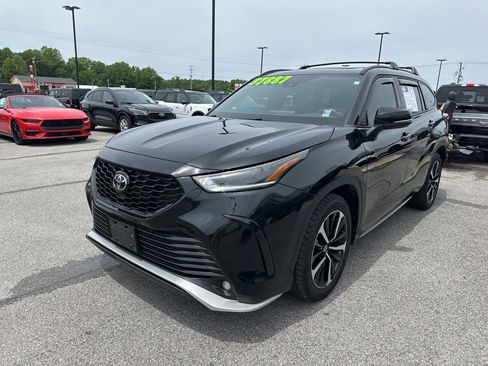 Used 2022 Toyota Highlander XSE FWD image 4