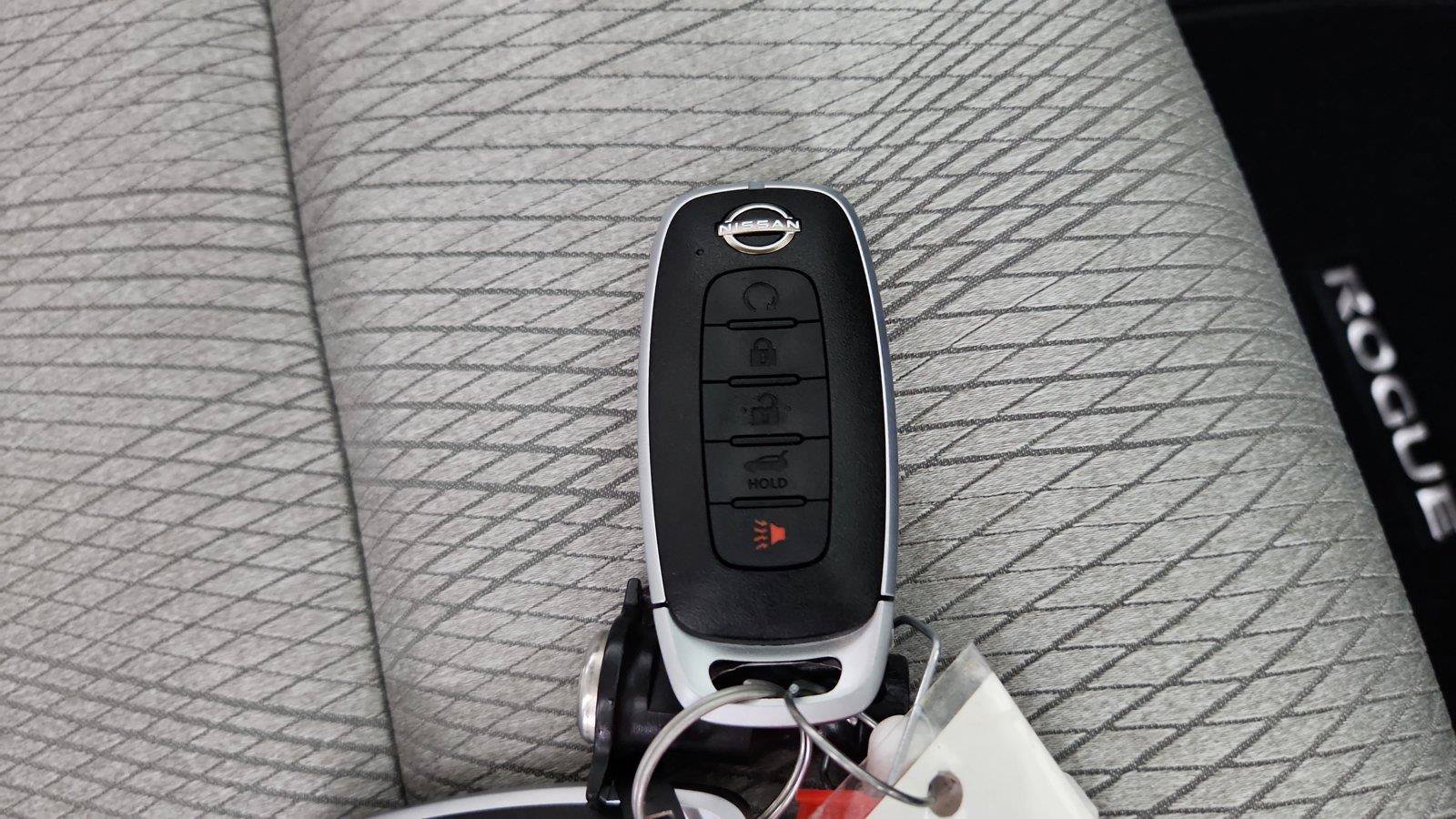 Used 2025 Nissan Rogue SV AWD/4WD image 28