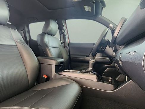 Used 2022 Toyota Tacoma TRD Sport w/ TRD Premium Sport Package RWD image 24