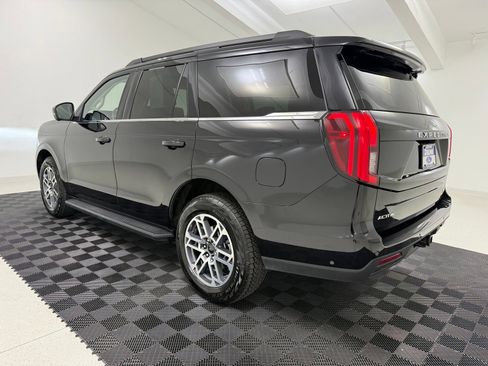 Used 2025 Ford Expedition Active AWD/4WD image 5