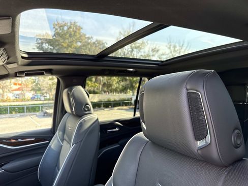 Used 2023 Cadillac Escalade Premium Luxury image 23