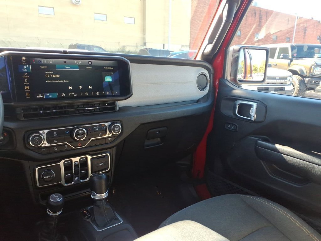 Used 2025 Jeep Wrangler Unlimited Sport AWD/4WD image 16