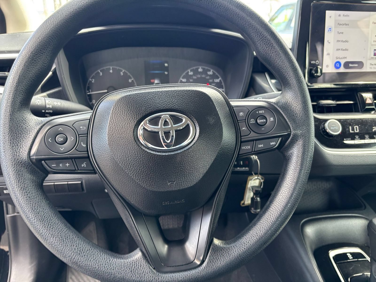 Used 2025 Toyota Corolla LE FWD image 25