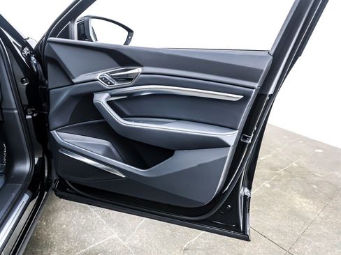 Used 2024 Audi Q8 e-tron Premium Plus image 25