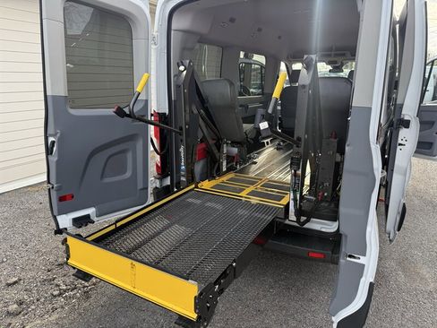 Used 2018 Ford Transit 150 XL image 4