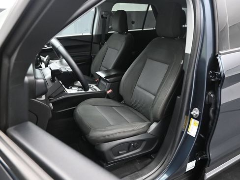 Certified 2023 Ford Explorer XLT RWD image 9