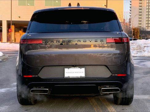 Used 2024 Land Rover Range Rover Sport SE image 4