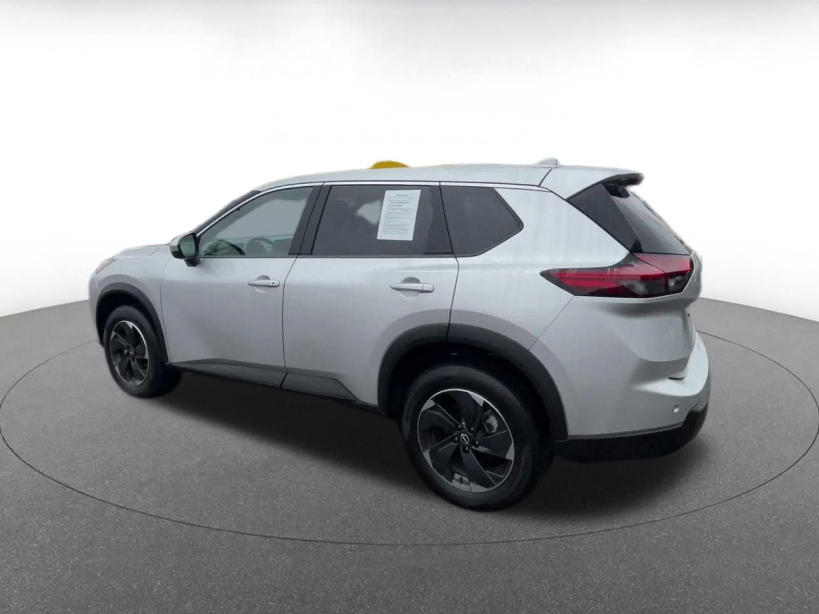 Used 2025 Nissan Rogue SV AWD/4WD image 9