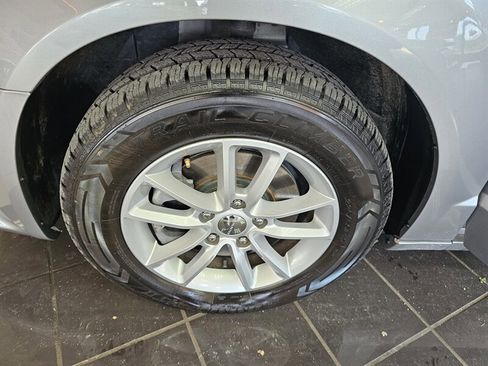 Used 2019 Dodge Grand Caravan SXT image 36