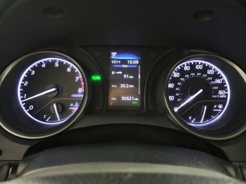 Used 2023 Toyota Camry SE w/ Convenience Package FWD image 22