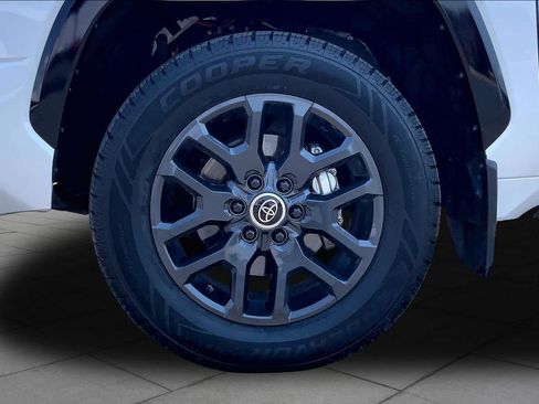Used 2024 Toyota Tundra Platinum AWD/4WD image 11