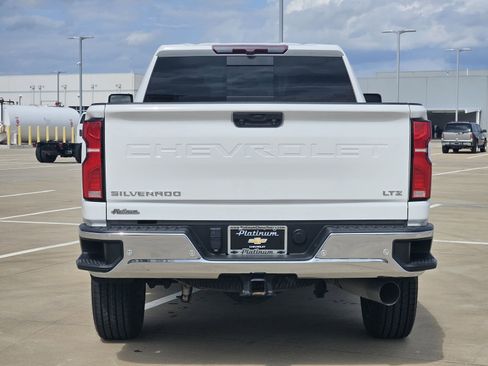 Used 2024 Chevrolet Silverado 2500 LTZ w/ LTZ Convenience Package AWD/4WD image 8