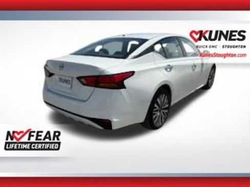Used 2025 Nissan Altima 2.5 SV FWD image 10