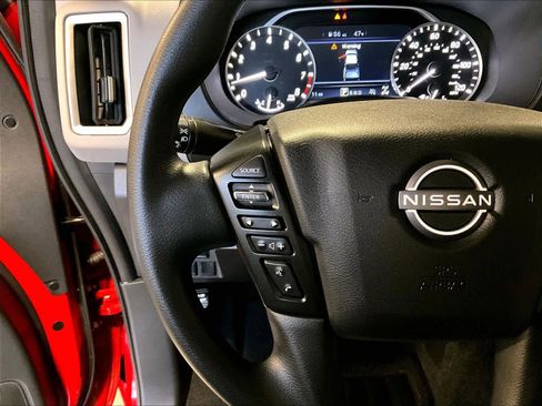 Used 2025 Nissan Frontier SV image 23