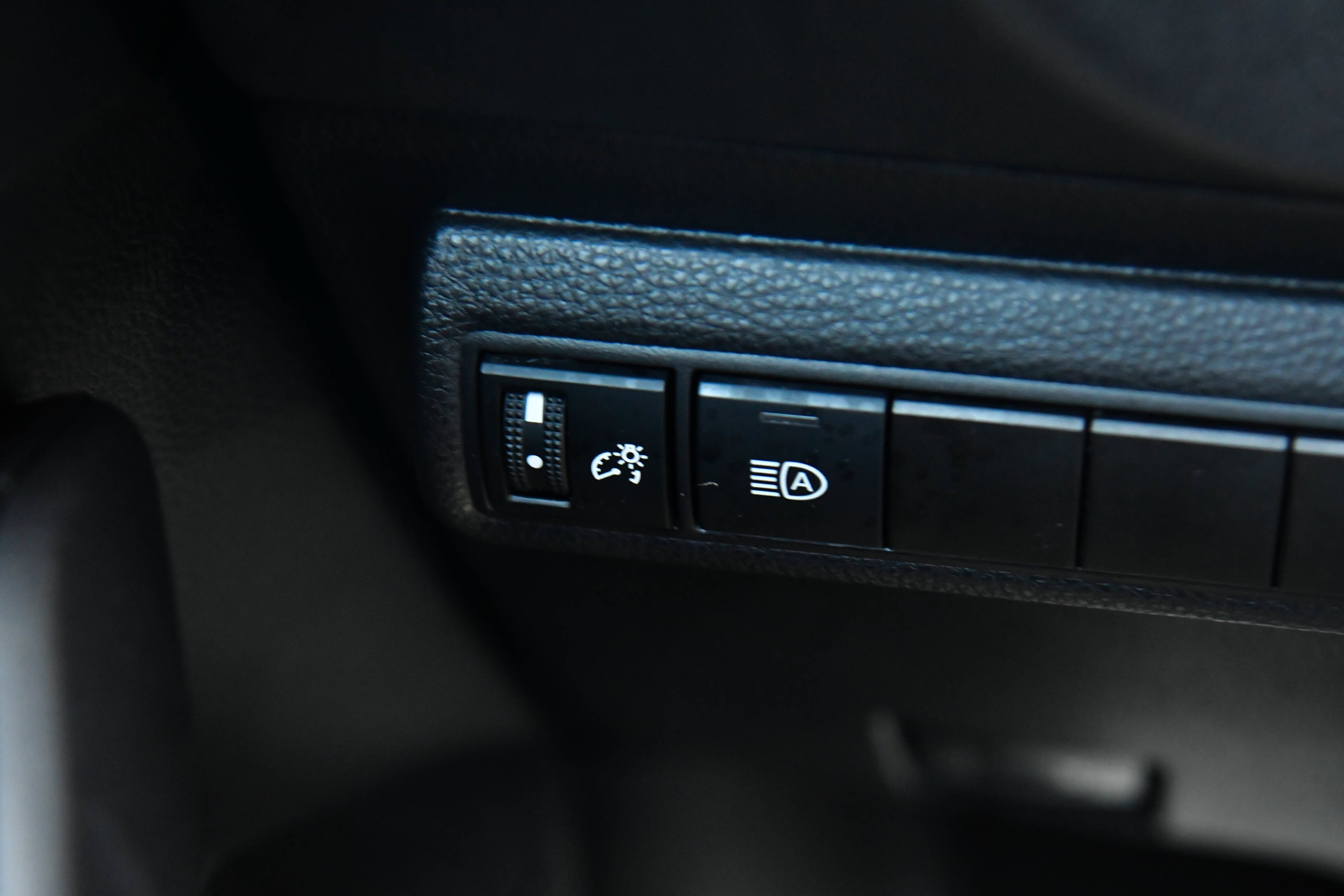 Used 2025 Toyota Corolla LE FWD image 30