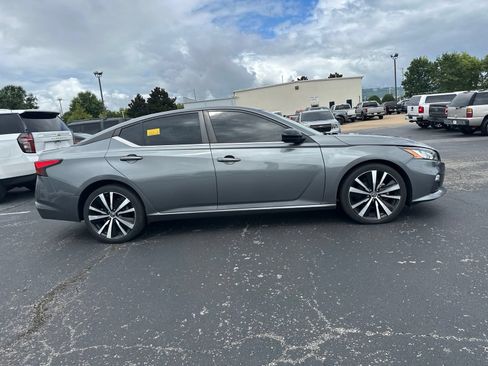 Used 2021 Nissan Altima 2.5 SR FWD image 4