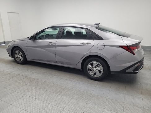 Used 2025 Hyundai Elantra SE FWD image 3