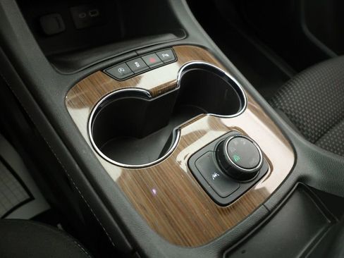 Used 2023 GMC Acadia SLE image 14