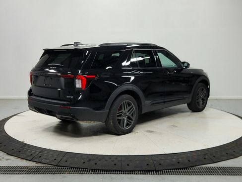 Used 2025 Ford Explorer ST-Line w/ ST-Line Street Pack AWD/4WD image 8