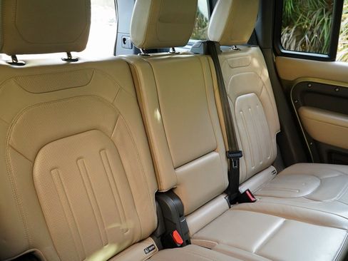 Used 2020 Land Rover Defender 110 HSE image 32